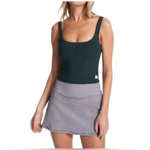 Vuori Daily Crop in Forest Green XS